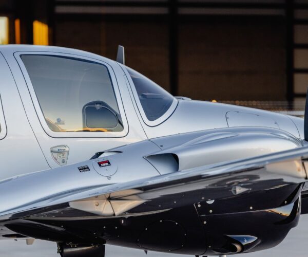 Diamond DA62 - Rental